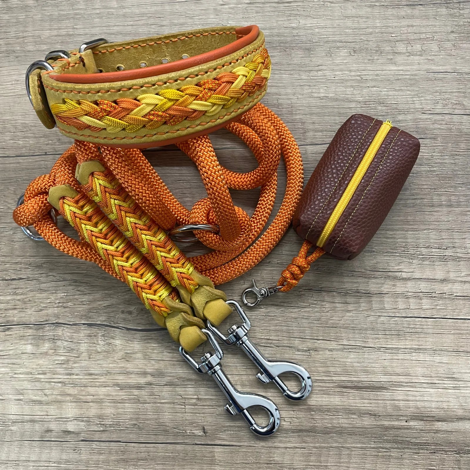 Coleira de couro e paracord | Verão