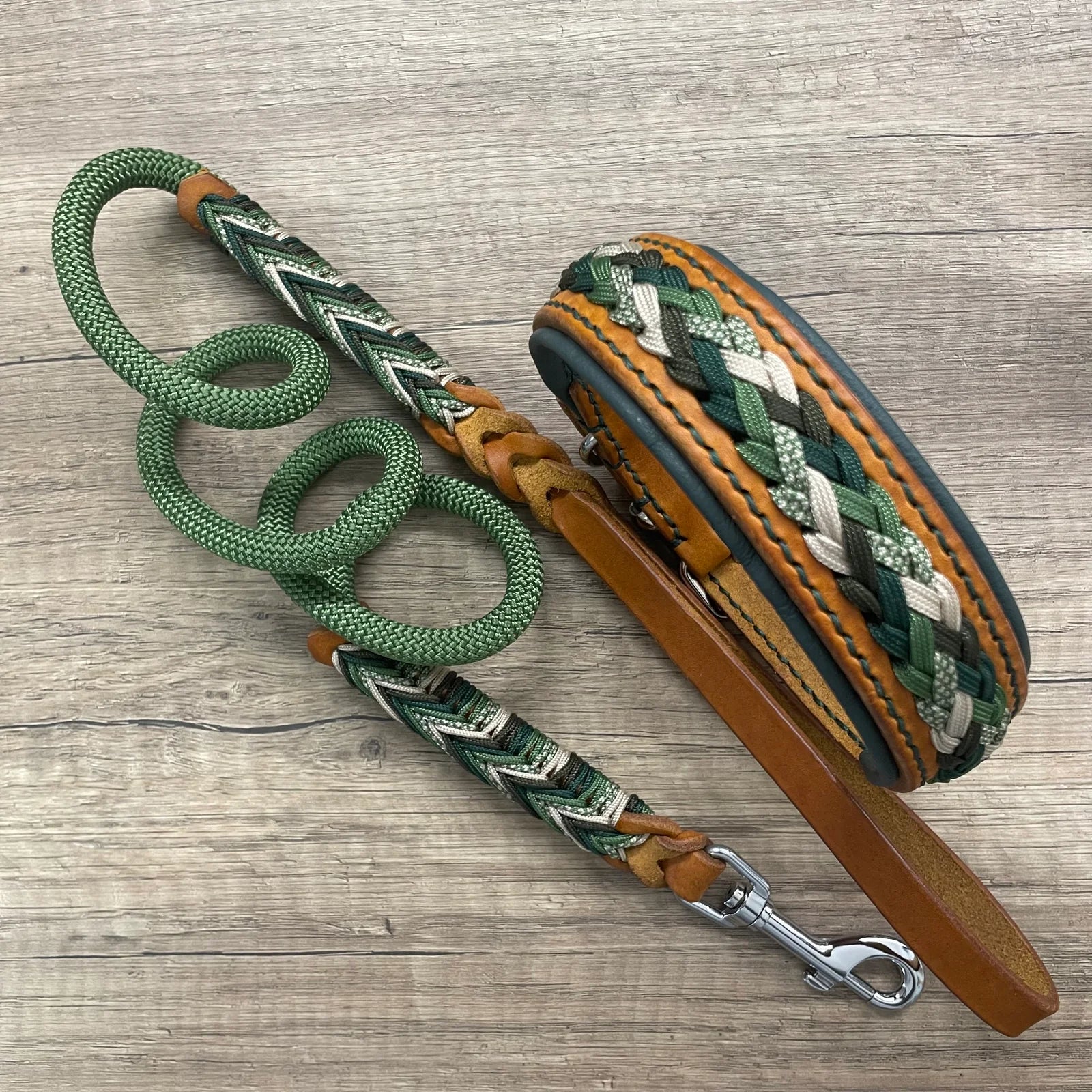 Coleira de couro e paracord | Dark Forest