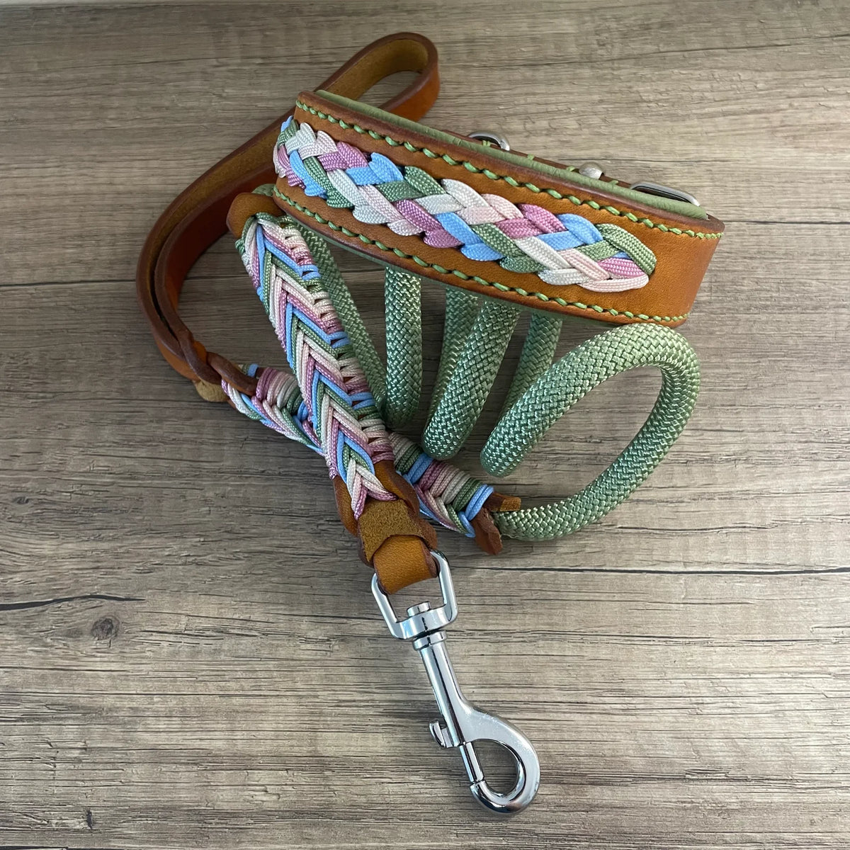 Coleira de couro e paracord | Magic Dreams